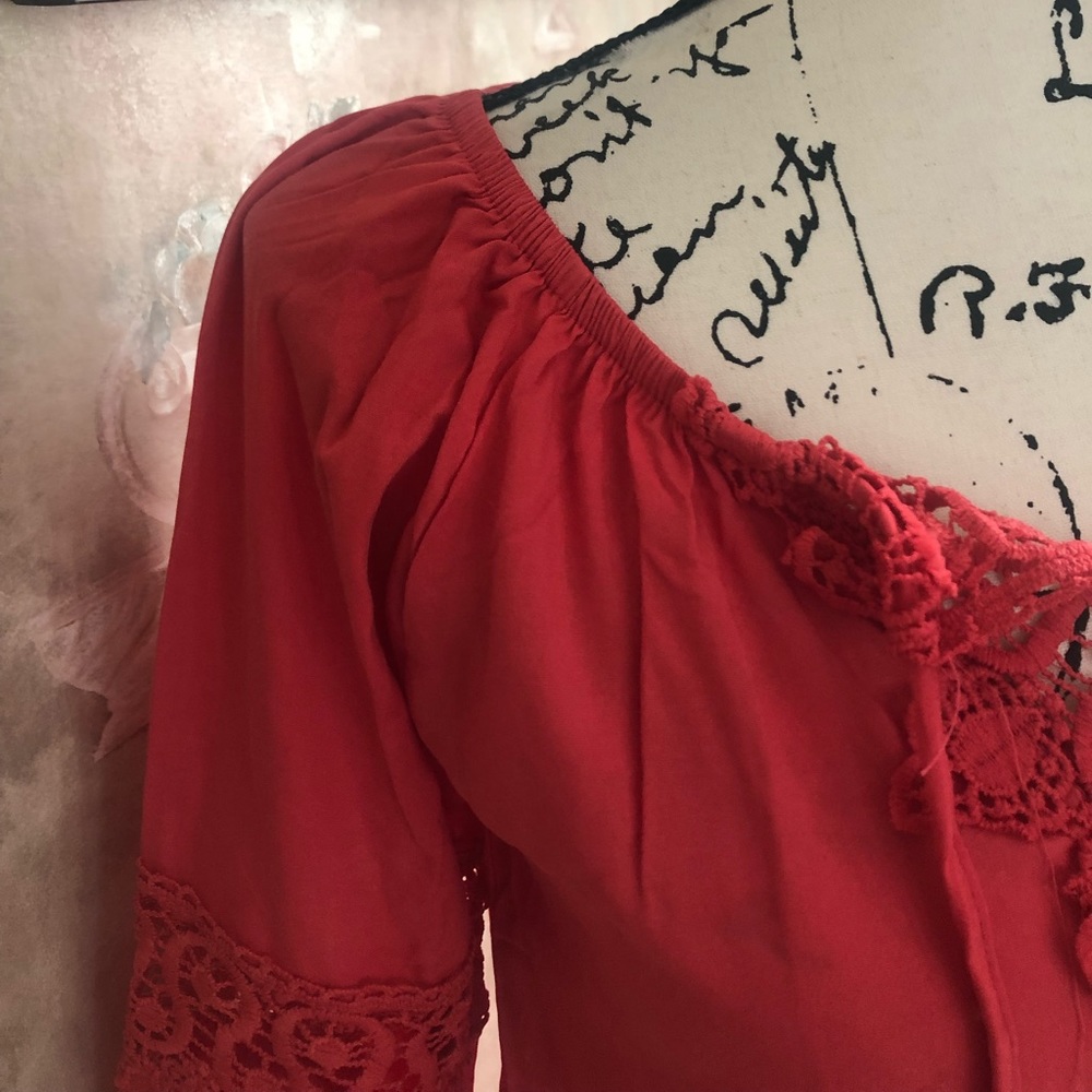 BOHO CROCHET ACCENT TOP. LACE DETAIL NWT - Picture 5 of 5